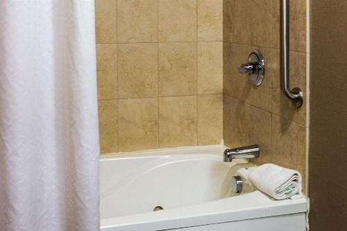 Comfort Inn & Suites Plainville-Foxboro image 11