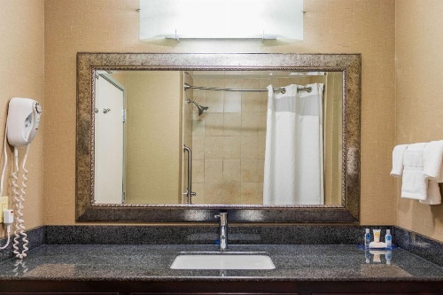 Comfort Inn & Suites Plainville-Foxboro image 12