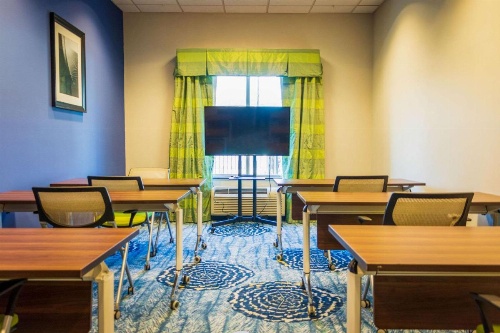 Comfort Inn & Suites Plainville-Foxboro image 16