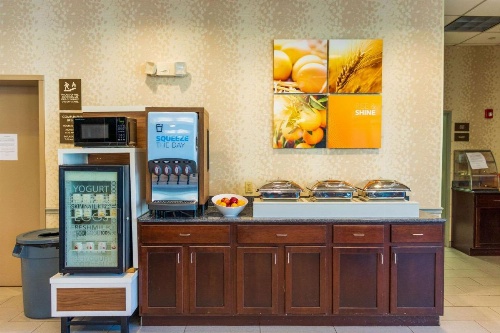 Comfort Inn & Suites Plainville-Foxboro image 18