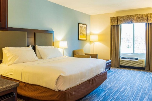Comfort Inn & Suites Plainville-Foxboro image 4