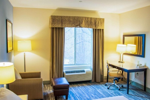 Comfort Inn & Suites Plainville-Foxboro image 5